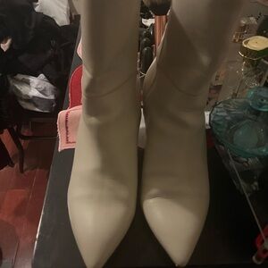 Elegant Cream Women's Boots
